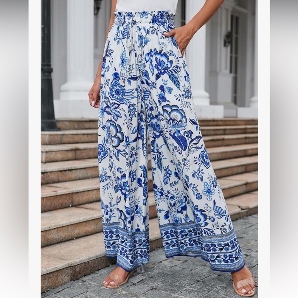 Beautiful Blue and White Floral Wide Leg Elastic Waist Pant Size L